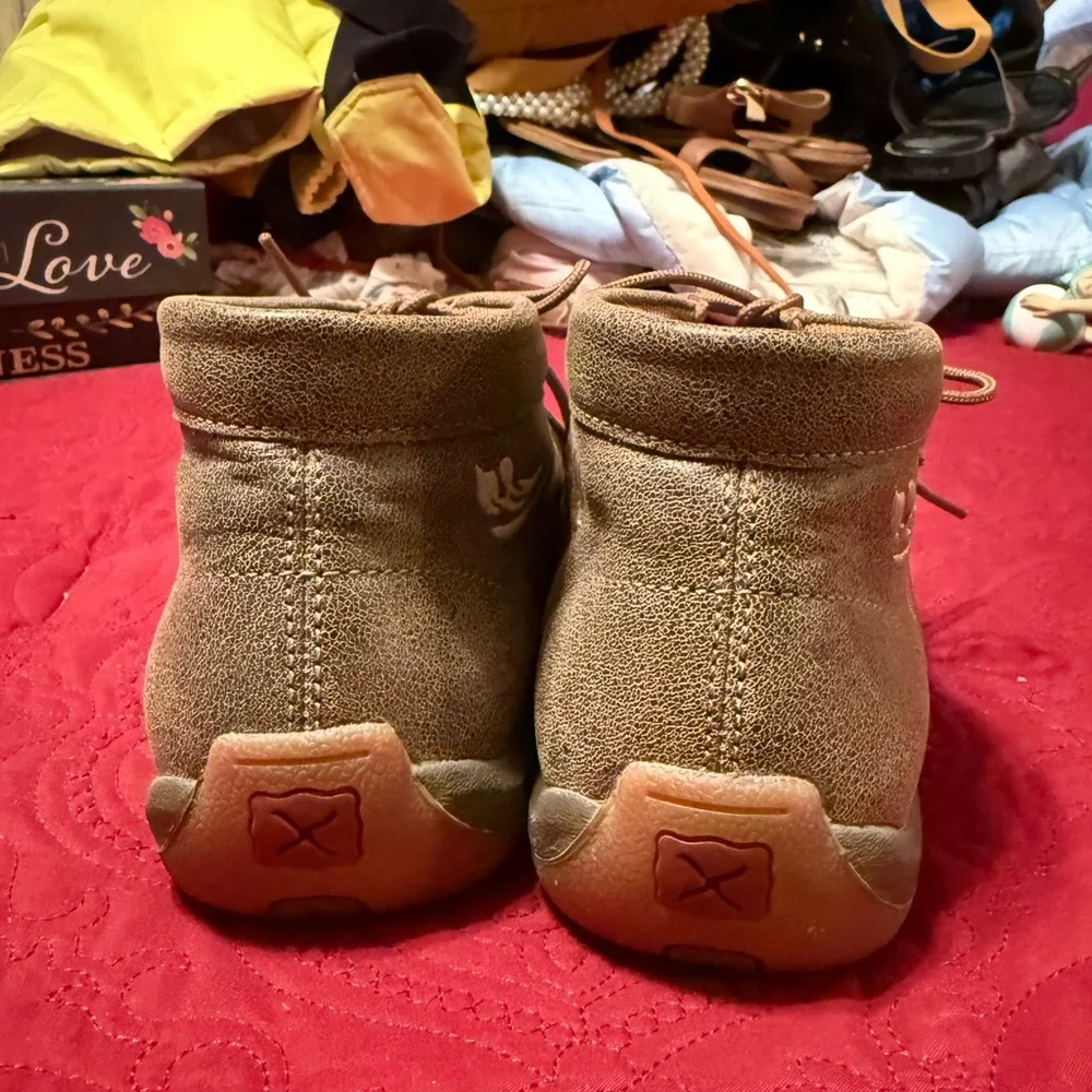 Twisted X Leather ankle shoes with embroidered design stitched - Picture 4 of 7